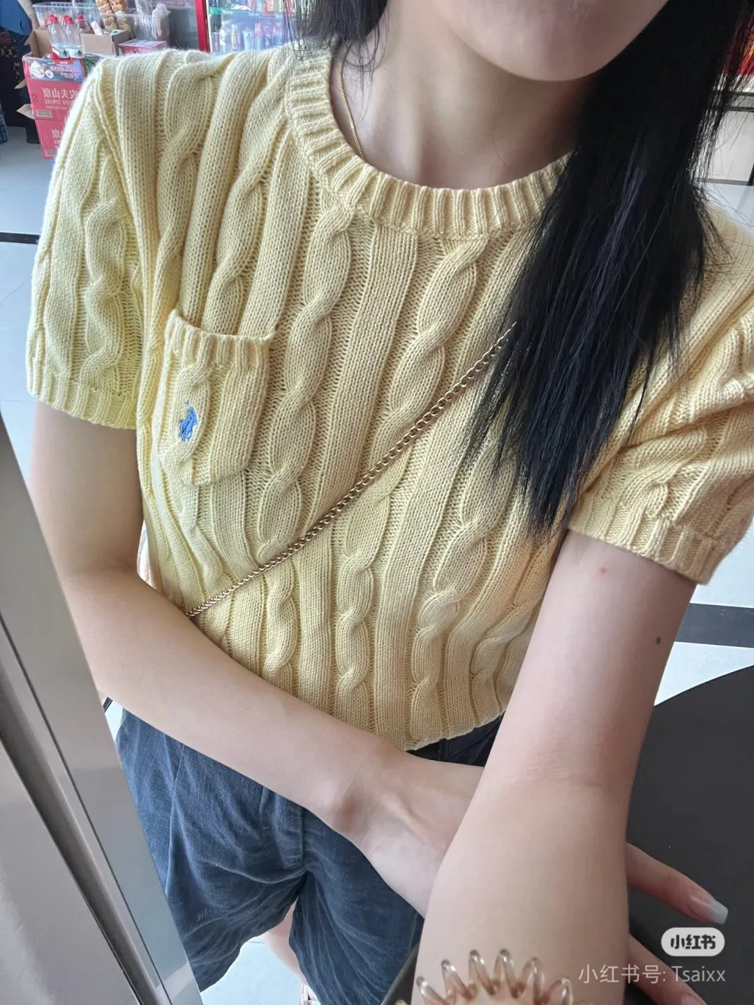 P154 💰 "Top quality" Style number: DS222# (not off the shelves all year round) [Ralph Lauren round neck pocket style solid color pony embroidered logo knitted short sleeves] ✅Ralph Lauren Ralph Lauren classic basic pocket all-match style goddess knitted short sleeves for all seasons ✅Main supplier platform live broadcast Wholesale entity Replenish when out of stock Not off the shelf ✅ZP quality 1:1 version Scan the code to enter the GF website Counter quality ✅Details and quality are the only one in Guangzhou. Imported quality cotton yarn, focusing on high-end, cost-effective, good quality needless to say. ✅The version is restored to the original order. The maximum size can be worn up to 160 pounds. Loose, comfortable and stress-free. ✅The upper body is simple and easy to match. A must-have for goddess ootd. Good-looking clothes are never picky. A must-have in the goddess’ wardrobe. Size: S-XL. Color: White, almond, purple, orange, gray, yellow, black, khaki, pink, navy, rose, green. Chinese red olive green light blue white label light blue blue label